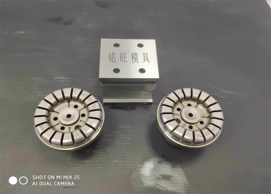 Khuôn đánh bóng dung sai 0,01mm Chèn các bộ phận khuôn ô tô