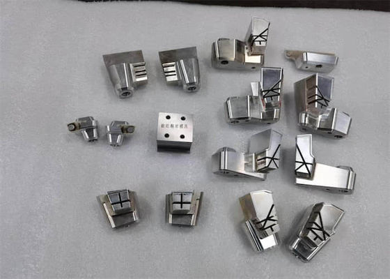 Công cụ nâng khuôn cắt dây đánh bóng bằng đồng thau trong khuôn